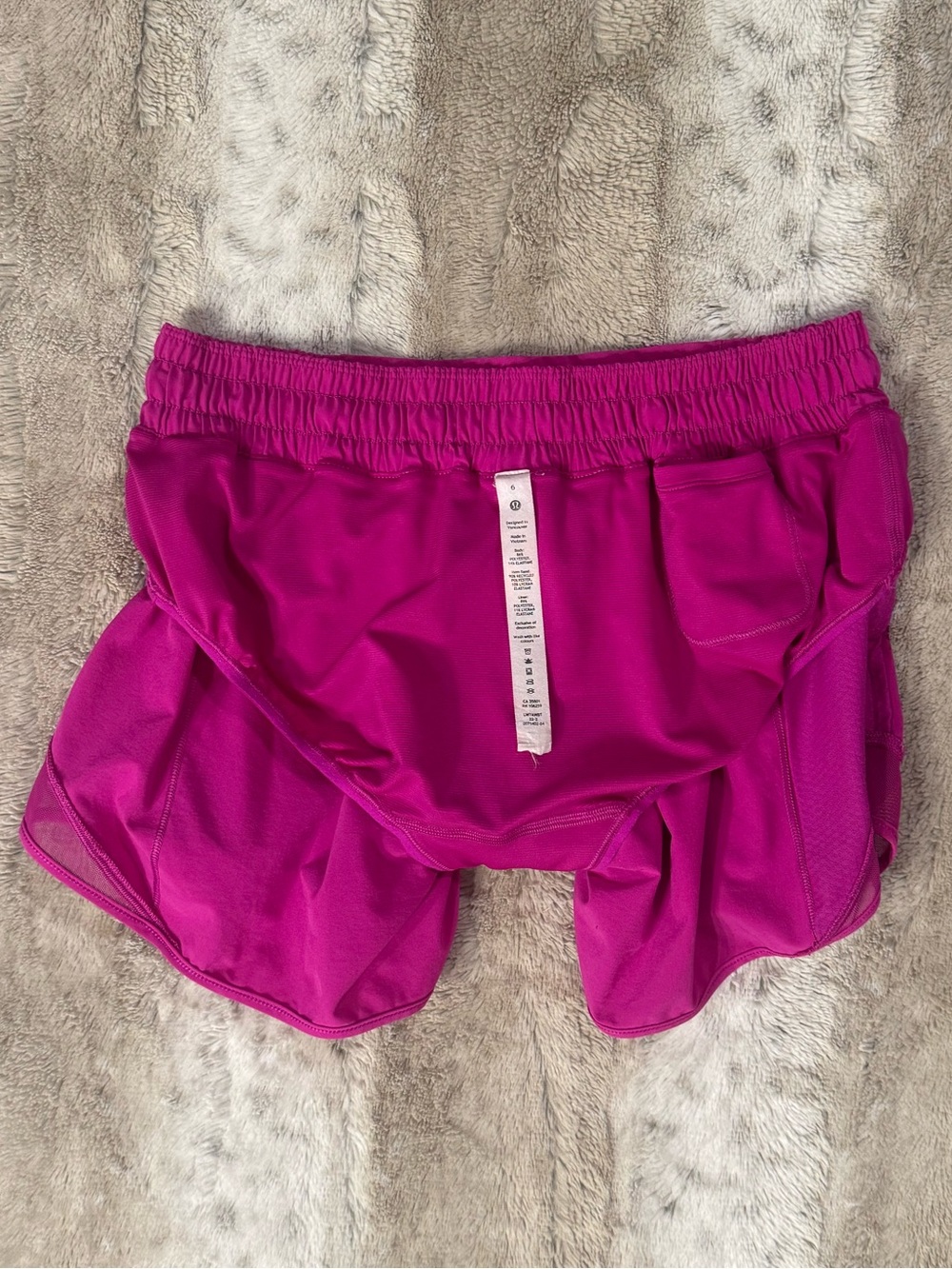 Lululemon Hotty Hot Short II "Long 4" in 
Ripened Raspberry Size 6 - Picture 9 of 16